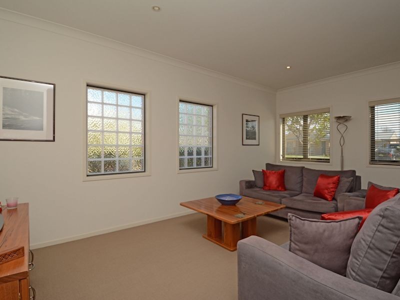 1/8-10 Margaret Street, Warners Bay NSW 2282