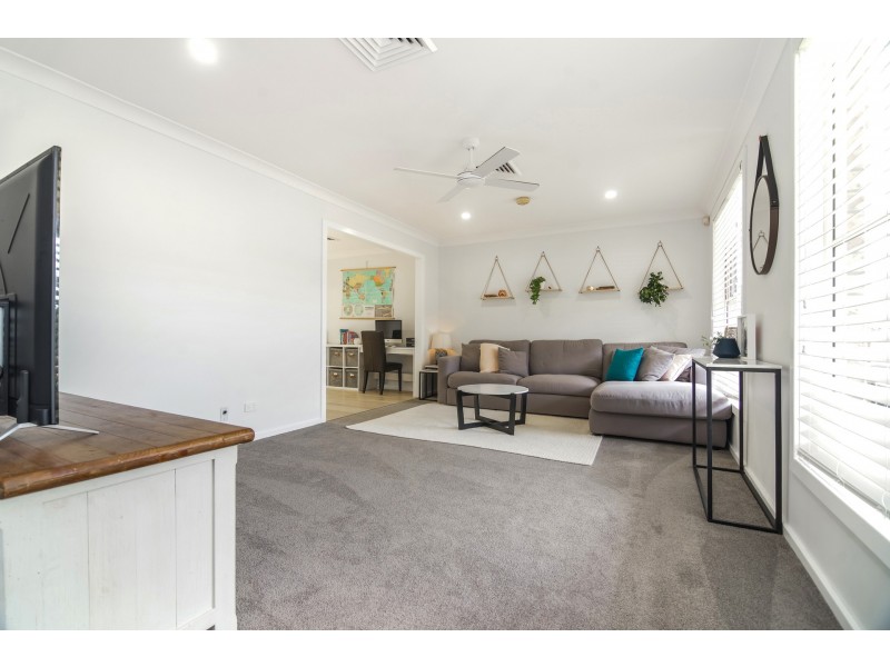 8 Nerang Place, Belmont NSW 2280