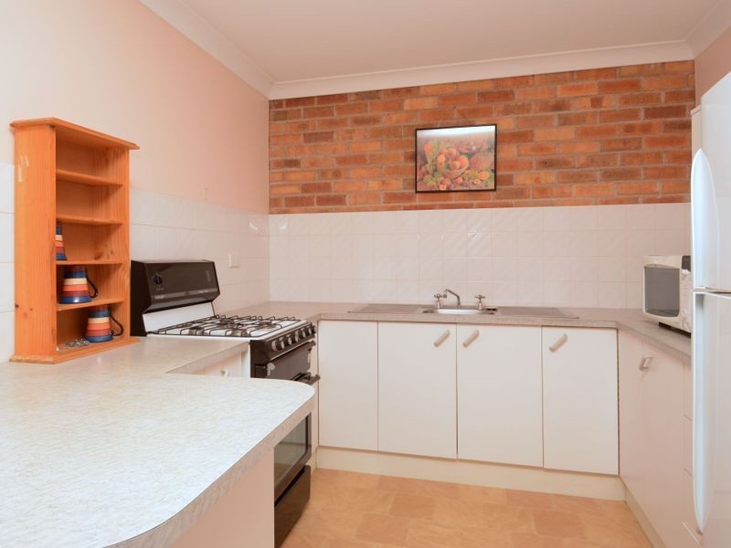 2/9 Judd Street, Mount Hutton NSW 2290