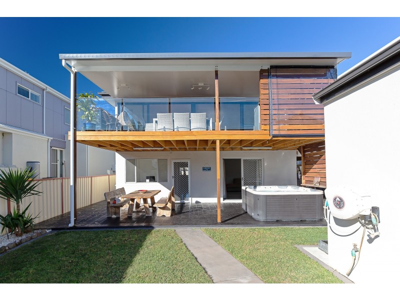 3 St Johns Drive, Croudace Bay NSW 2280