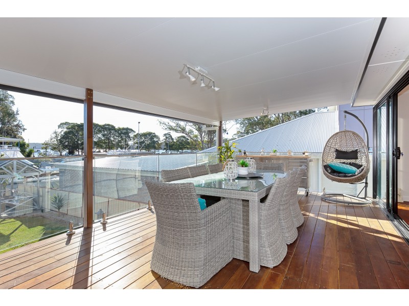 3 St Johns Drive, Croudace Bay NSW 2280