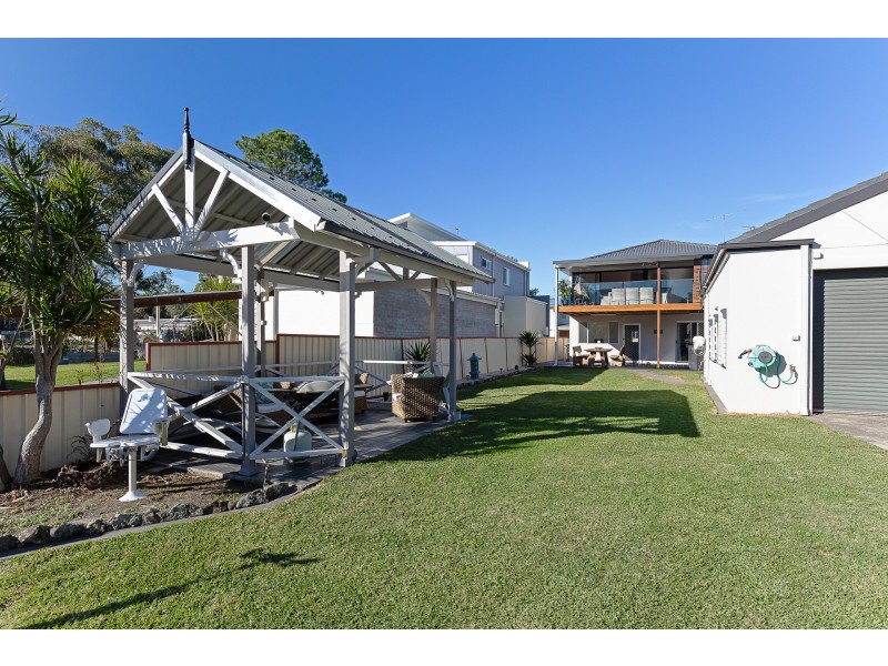 3 St Johns Drive, Croudace Bay NSW 2280