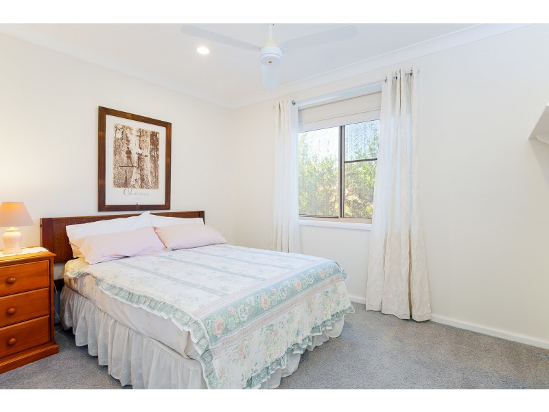 8 Neptune Place, Croudace Bay NSW 2280