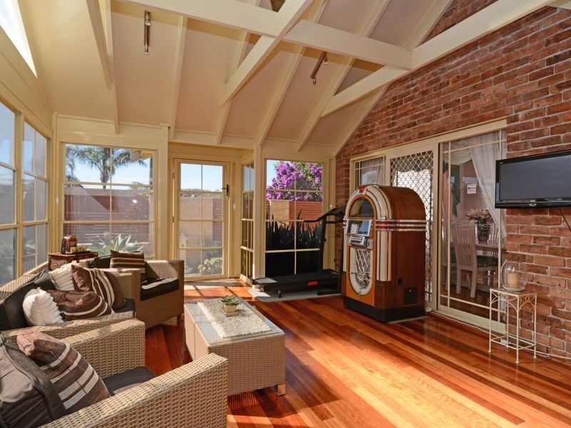 25 Suffolk Drive, Valentine NSW 2280