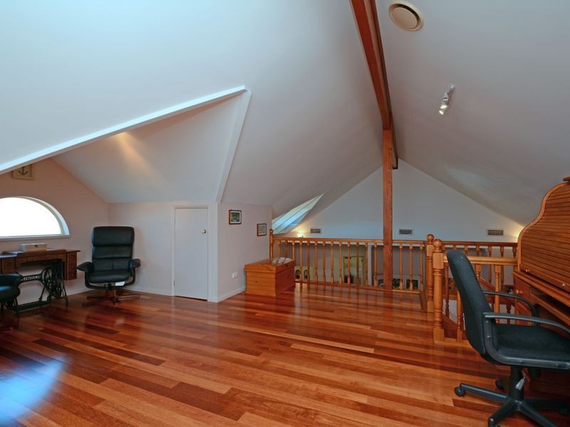 25 Suffolk Drive, Valentine NSW 2280