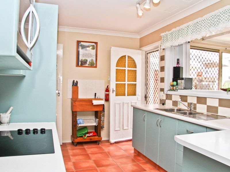 5 Robertson Road, Valentine NSW 2280