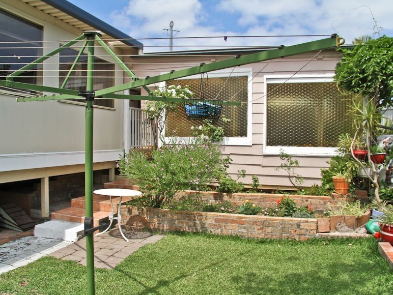 5 Robertson Road, Valentine NSW 2280