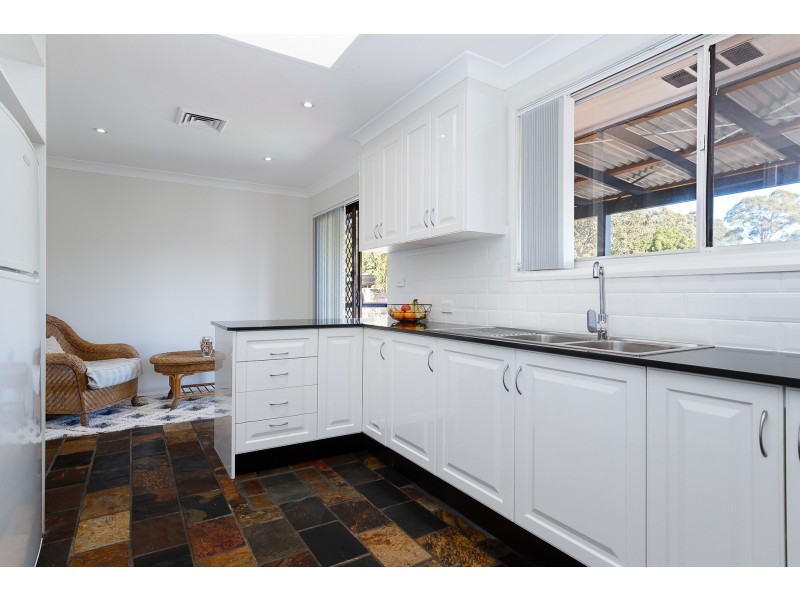 10 Valiant Avenue, Valentine NSW 2280