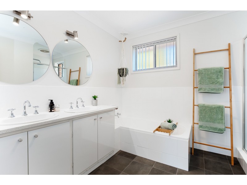 10 Valiant Avenue, Valentine NSW 2280