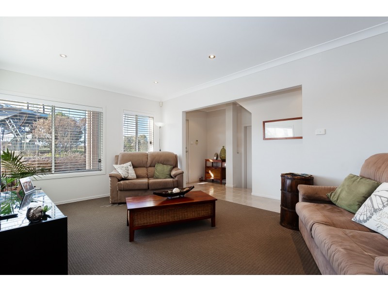 2 Siloam Drive, Belmont North NSW 2280