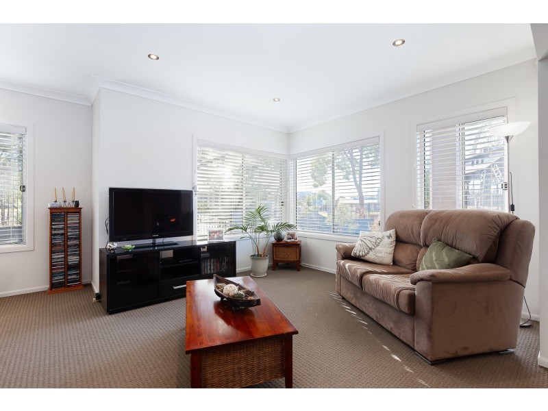 2 Siloam Drive, Belmont North NSW 2280