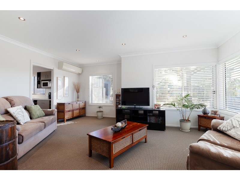 2 Siloam Drive, Belmont North NSW 2280