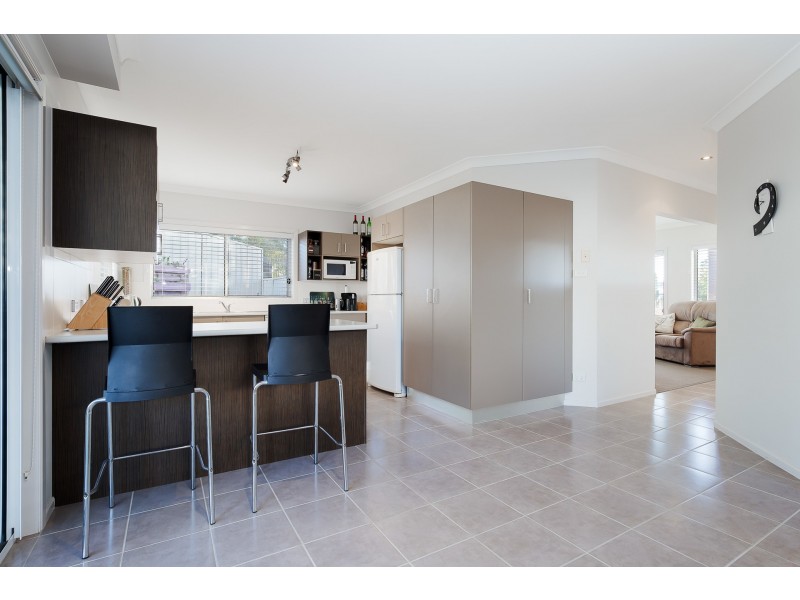 2 Siloam Drive, Belmont North NSW 2280