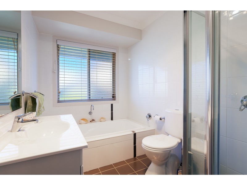 2 Siloam Drive, Belmont North NSW 2280