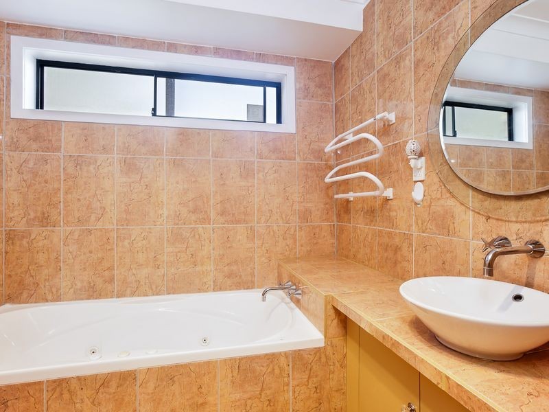 10 Eino Place, Eleebana NSW 2282