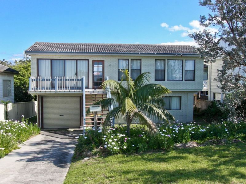 15 Ocean Street, Redhead NSW 2290