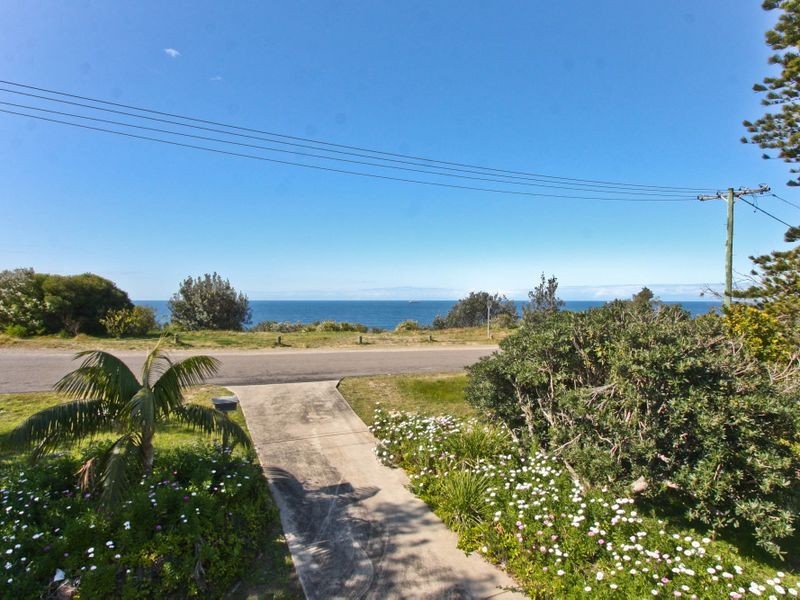 15 Ocean Street, Redhead NSW 2290