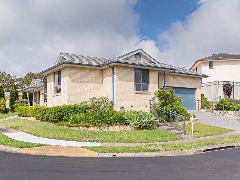 1 Laurina Cove, Valentine NSW 2280