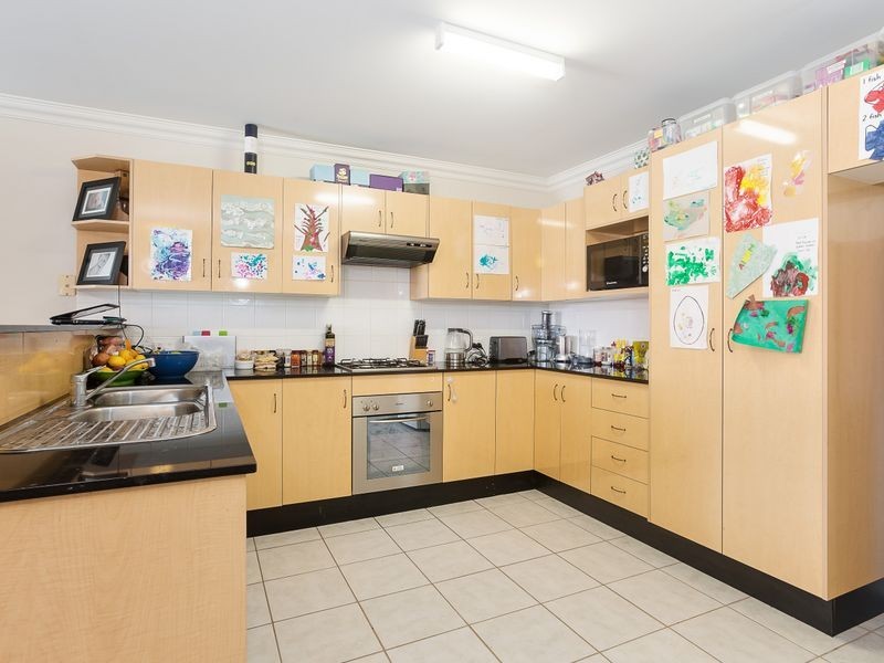 1 Laurina Cove, Valentine NSW 2280