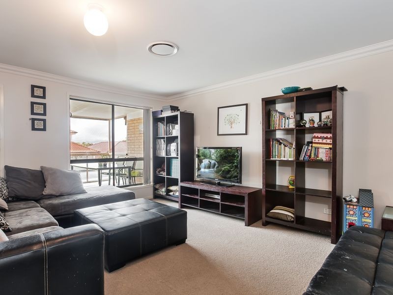 1 Laurina Cove, Valentine NSW 2280