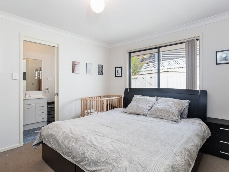 1 Laurina Cove, Valentine NSW 2280