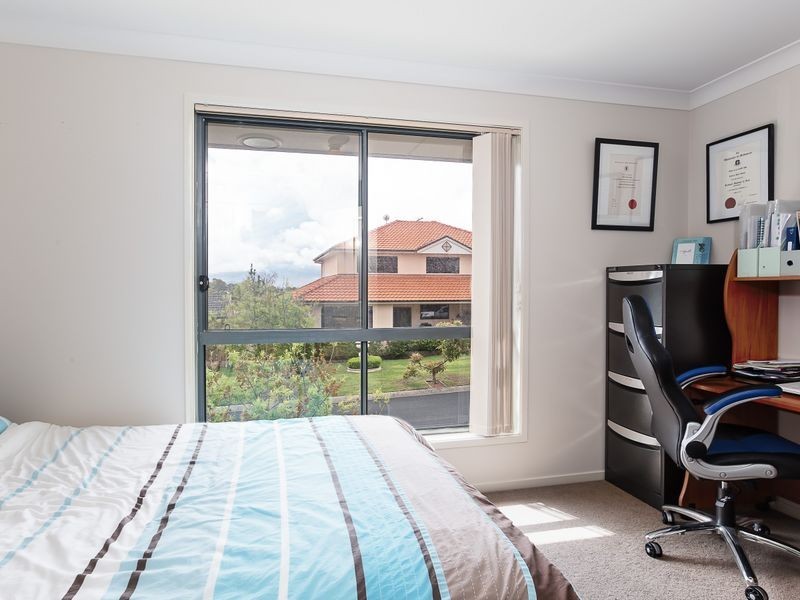 1 Laurina Cove, Valentine NSW 2280