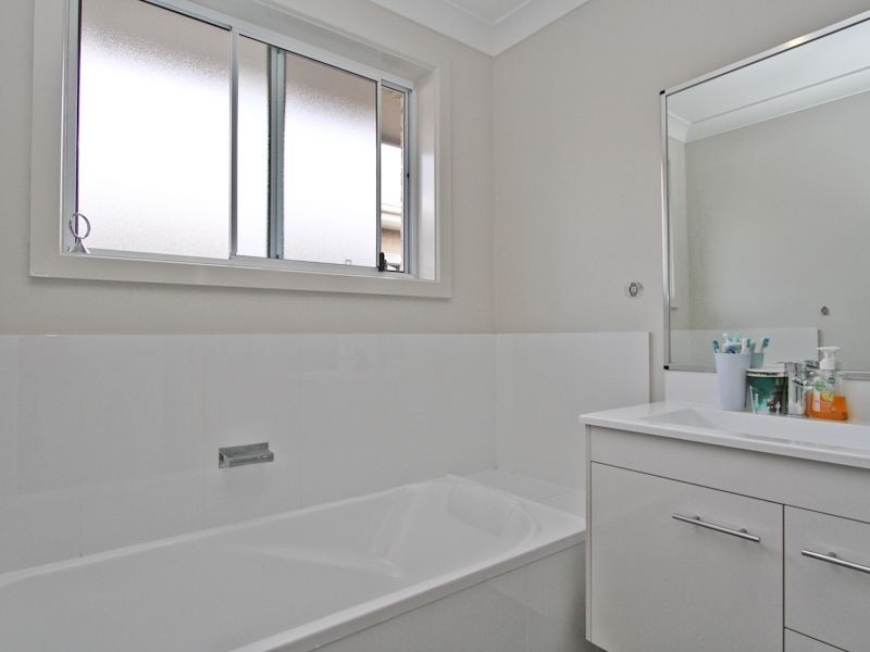 2 John Fallins Close, Belmont North NSW 2280