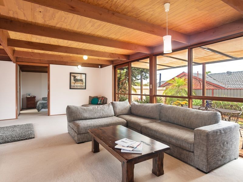 25 Seaview Close, Eleebana NSW 2282
