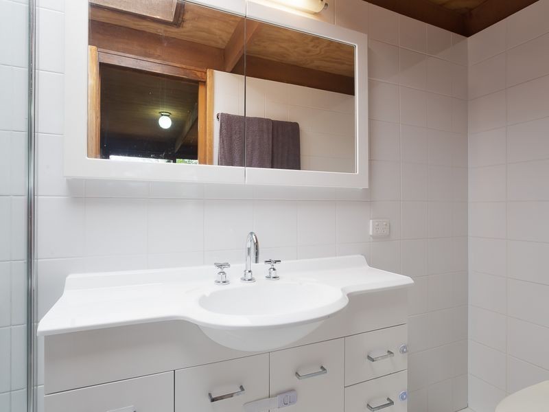 25 Seaview Close, Eleebana NSW 2282