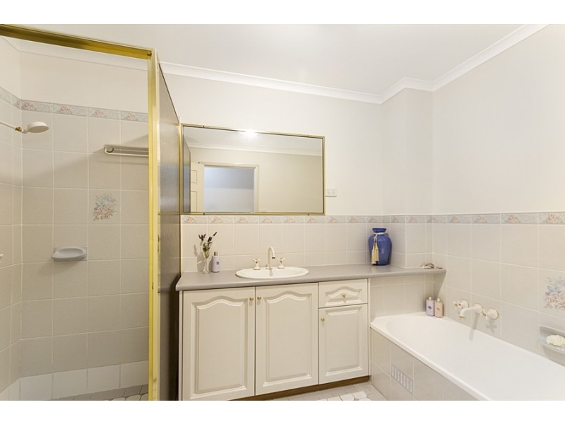 2/44 Allambee Place, Valentine NSW 2280