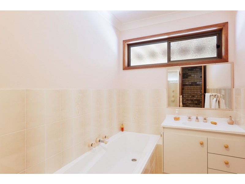 111 Andrew Road, Valentine NSW 2280