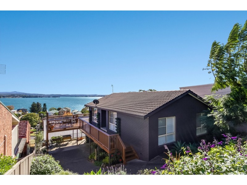 11 Gordon Street, Eleebana NSW 2282