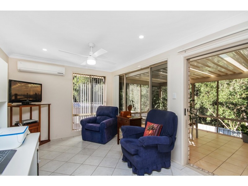 27 Seafarer Close, Belmont NSW 2280
