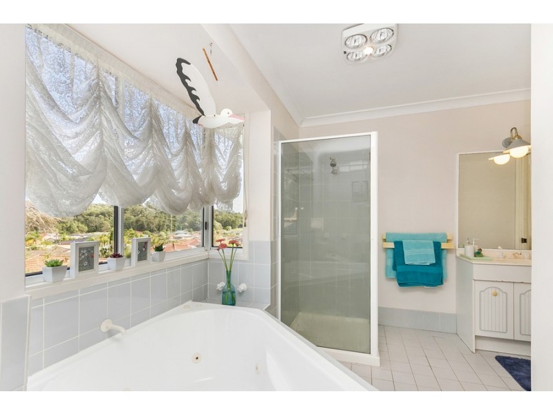 42 Regal Way, Valentine NSW 2280