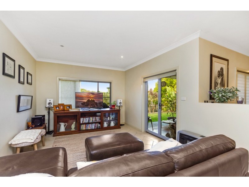25 Pebble Beach Court, Belmont NSW 2280