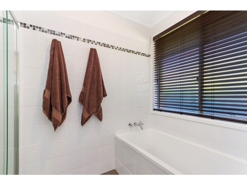 6 Lipton Close, Woodrising NSW 2284