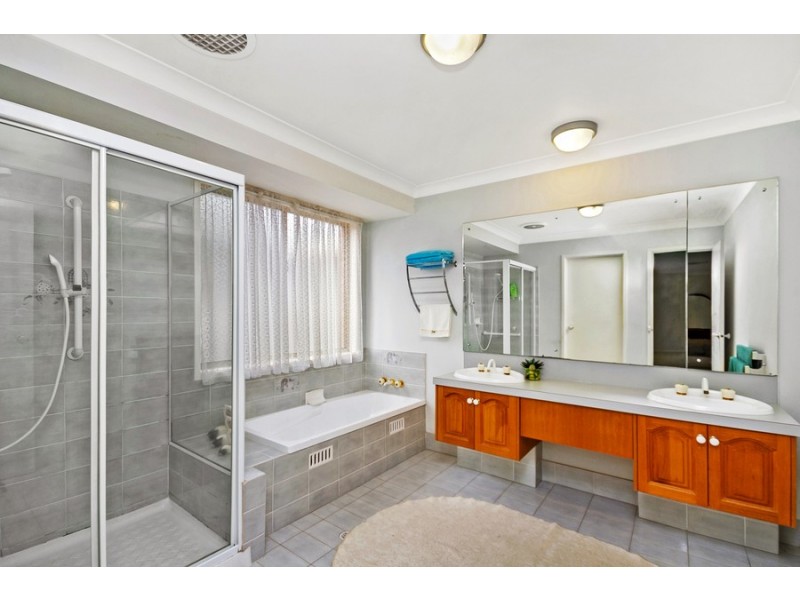 100 Regal Way, Valentine NSW 2280