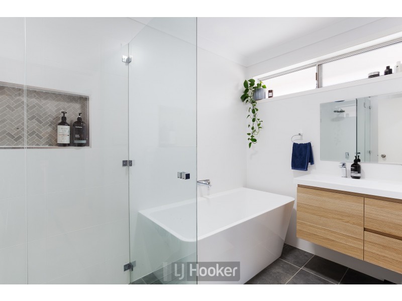 82 Alhambra Avenue, Macquarie Hills NSW 2285