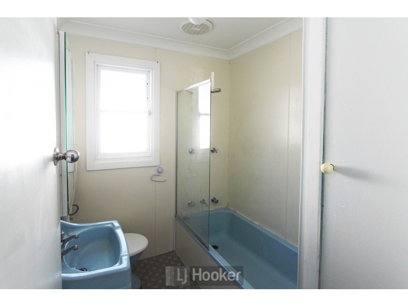 102 Excelsior Parade, Toronto NSW 2283