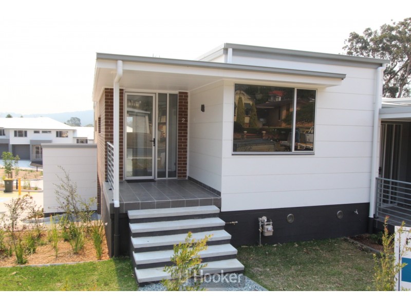 2/37-39 Tallawalla Road, Valentine NSW 2280