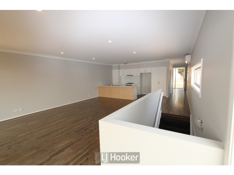 2/37-39 Tallawalla Road, Valentine NSW 2280