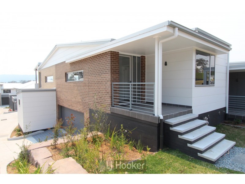 2/37-39 Tallawalla Road, Valentine NSW 2280