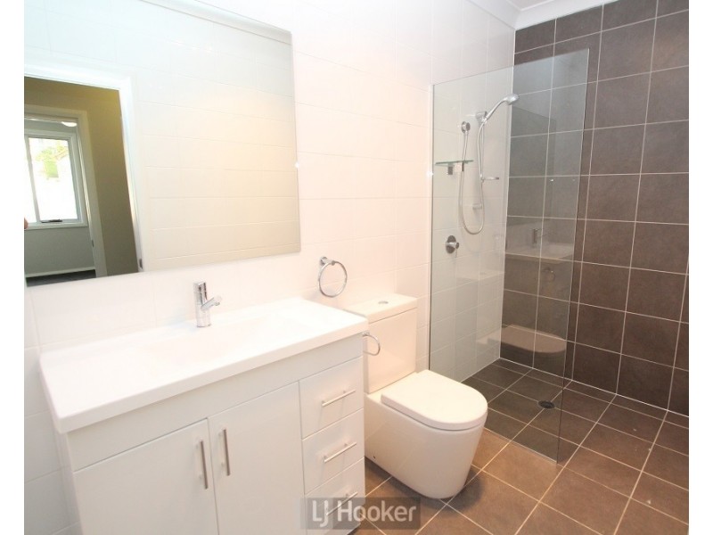 2/37-39 Tallawalla Road, Valentine NSW 2280