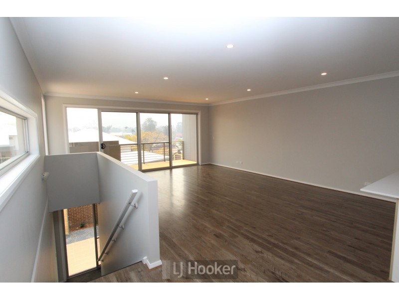 2/37-39 Tallawalla Road, Valentine NSW 2280