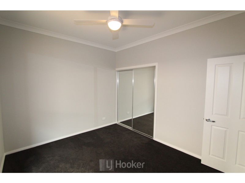 2/37-39 Tallawalla Road, Valentine NSW 2280