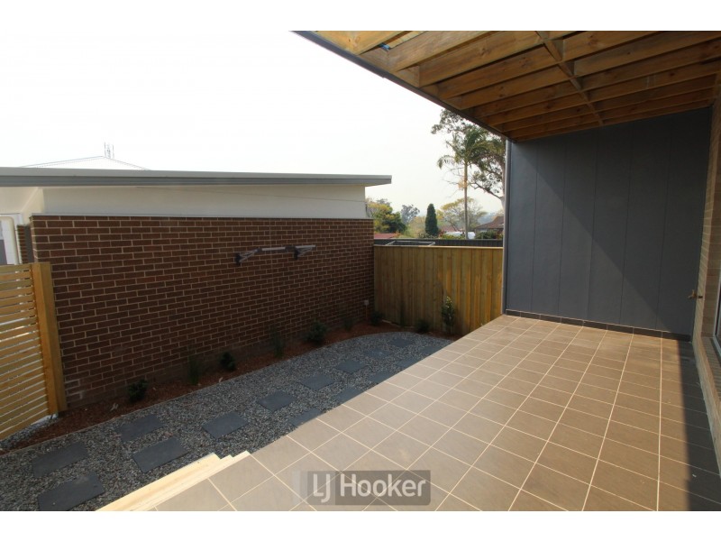 2/37-39 Tallawalla Road, Valentine NSW 2280