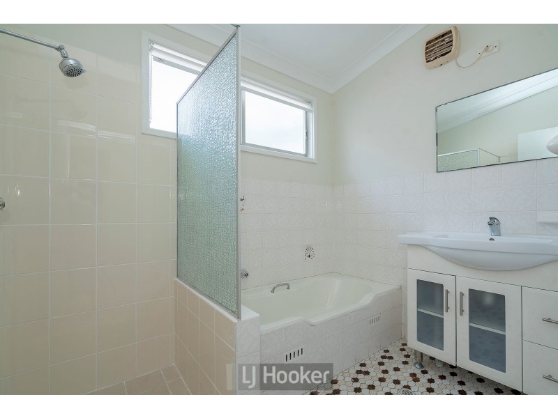 1/212 Warners Bay Road, Mount Hutton NSW 2290