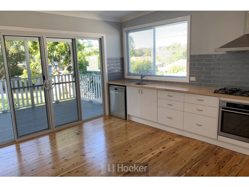 6 Jones Avenue, Warners Bay NSW 2282