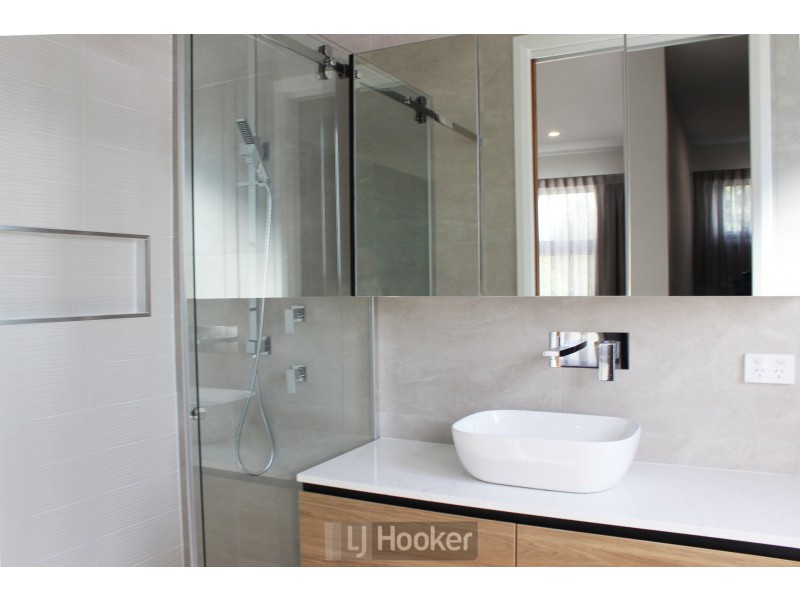 5b Jones Avenue, Warners Bay NSW 2282