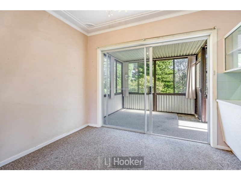 8 Royal Street, Warners Bay NSW 2282